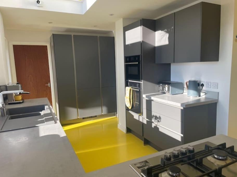 Stunning, Modern And Spacious House - Truro Eksteriør bilde
